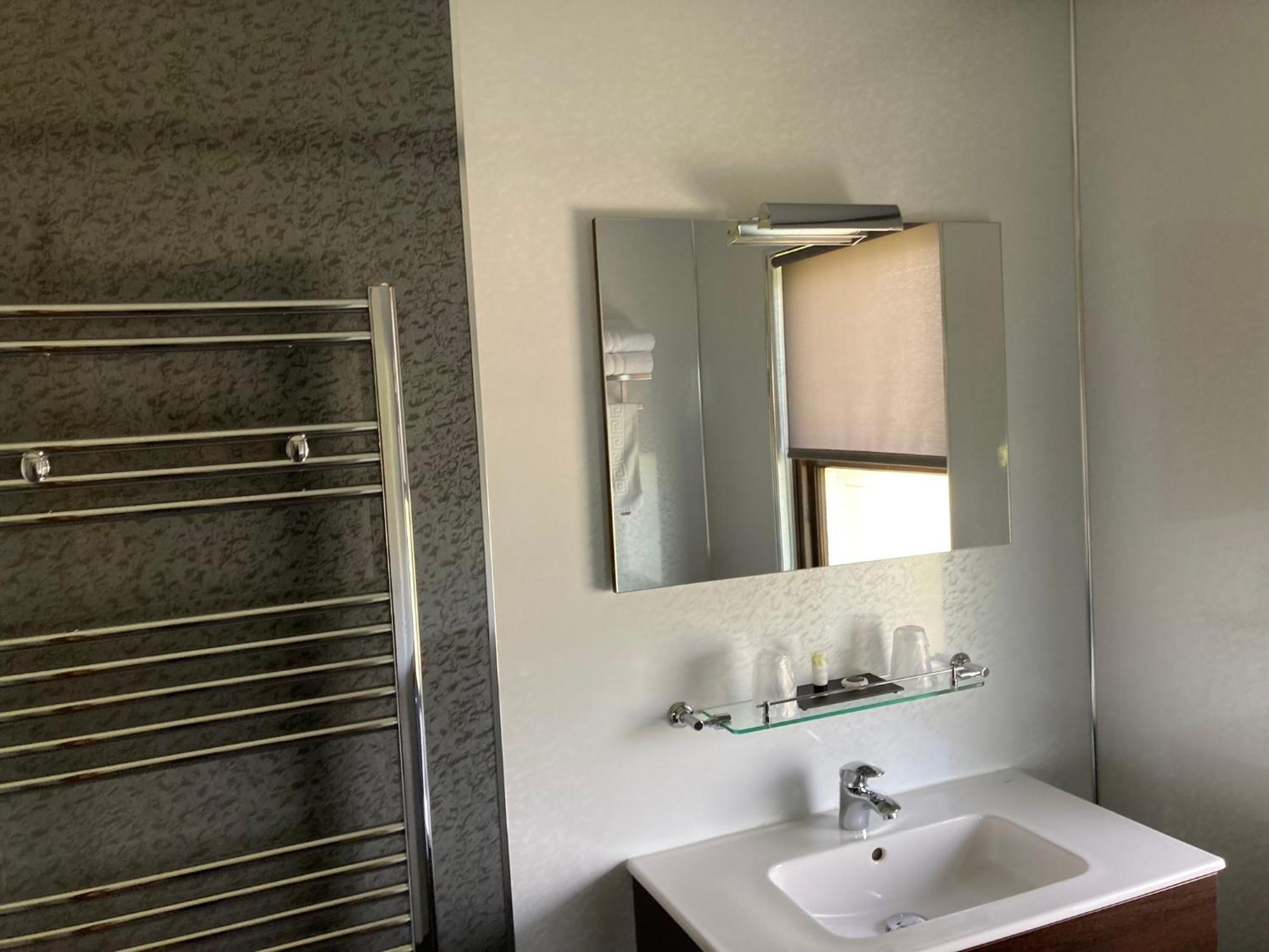 Grey Harlings Rooms แองกัส ภายนอก รูปภาพ